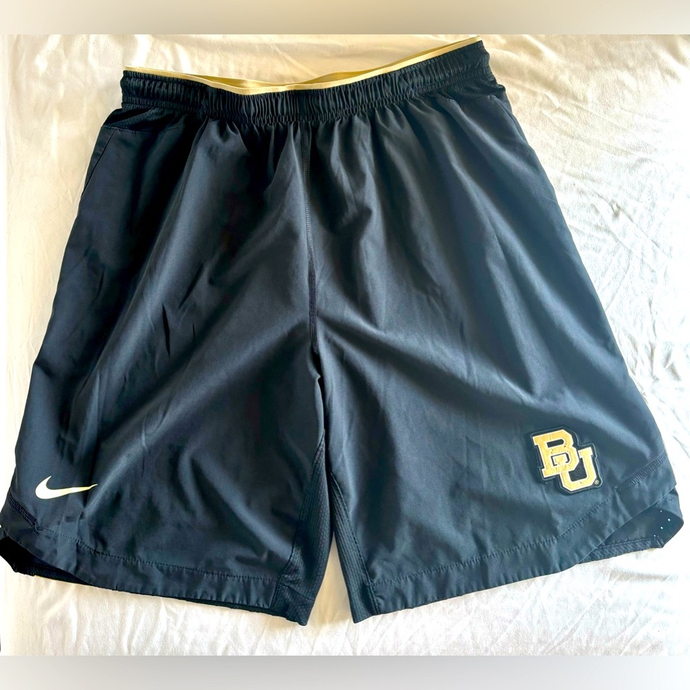 Team issued Baylor Bears Nike shorts. Men’s size large.